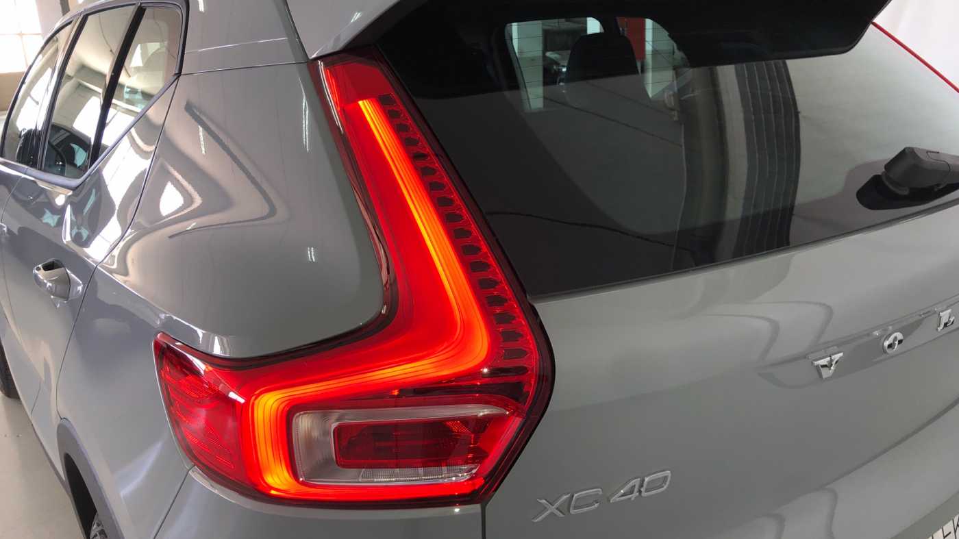 Volvo  XC40 Core, B3 mild hybrid, Gasolina