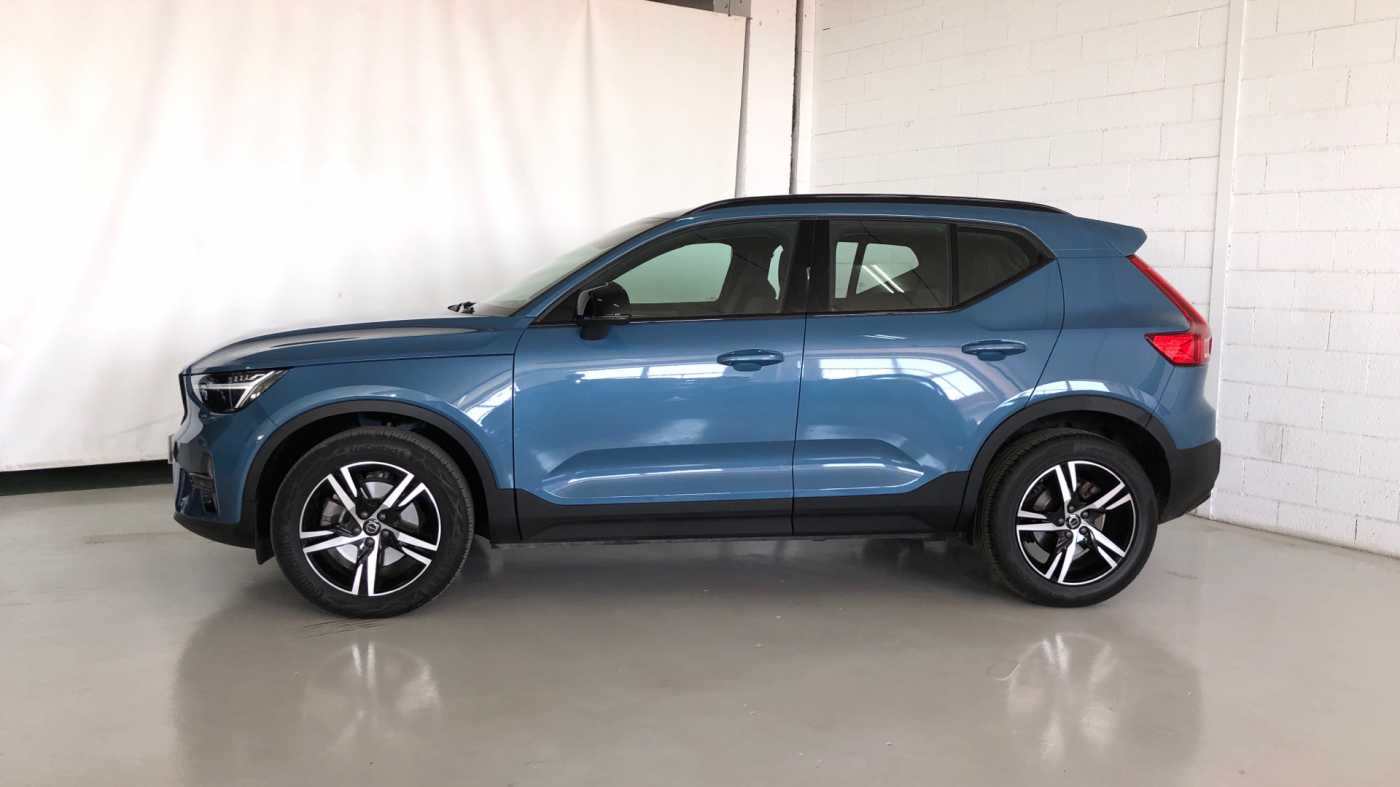 Volvo  XC40 Plus, B3 mild hybrid, Gasolina, Dark