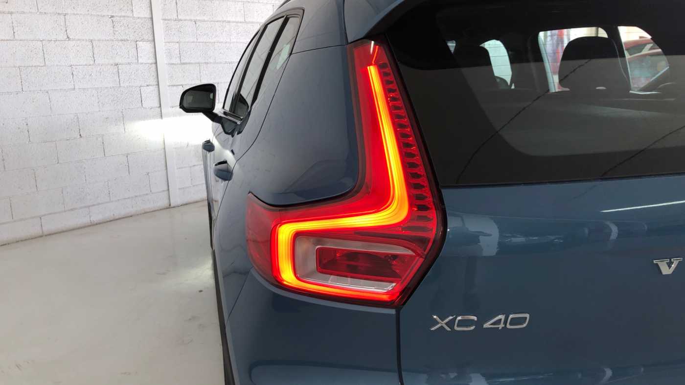 Volvo  XC40 Plus, B3 mild hybrid, Gasolina, Dark