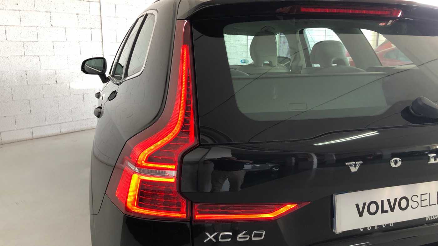 Volvo  XC60 Core, B4 Semihíbrido, Diésel