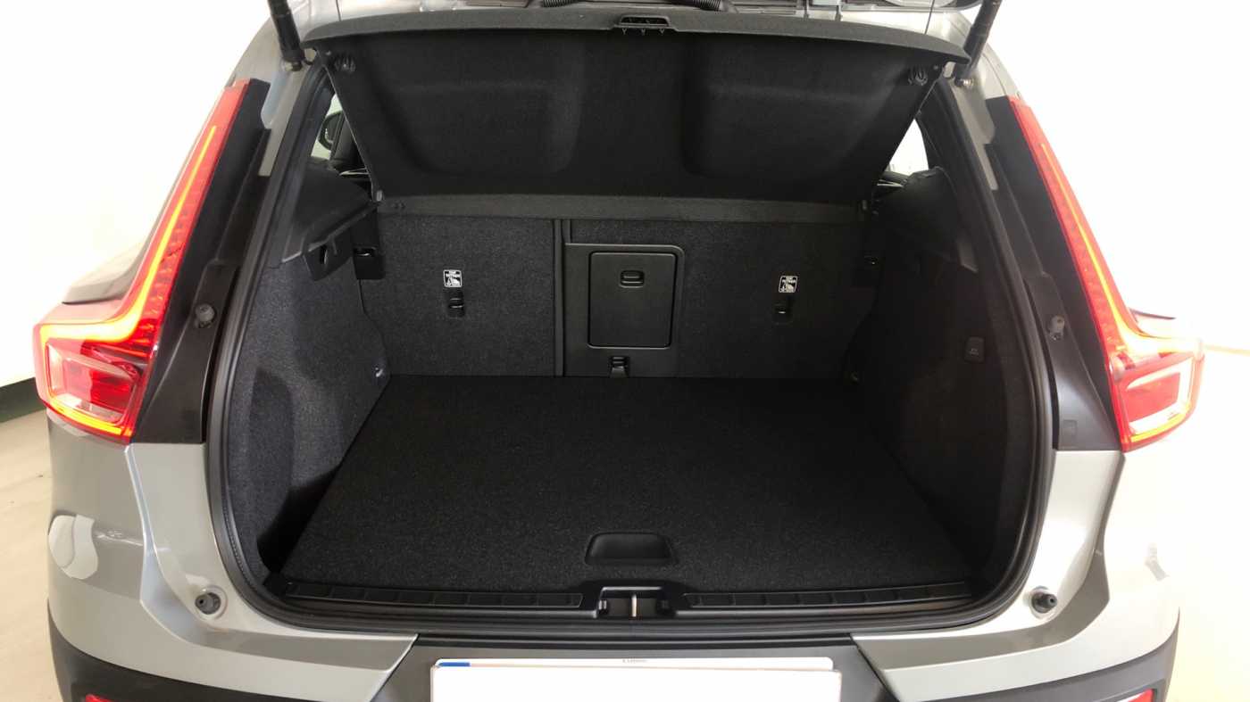 Volvo  XC40 Recharge Core, T4 plug-in hybrid, Eléctrico/Gasolina, Bright