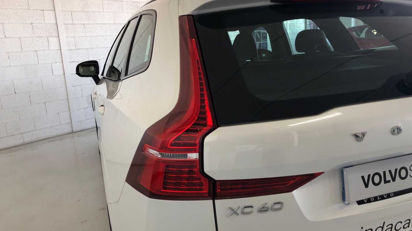 Volvo  XC60 Recharge Plus, T6 plug-in hybrid eAWD, Eléctrico/Gasolina, Dark
