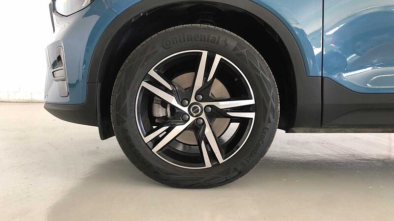 Volvo  XC40 Plus, B3 mild hybrid, Gasolina, Dark