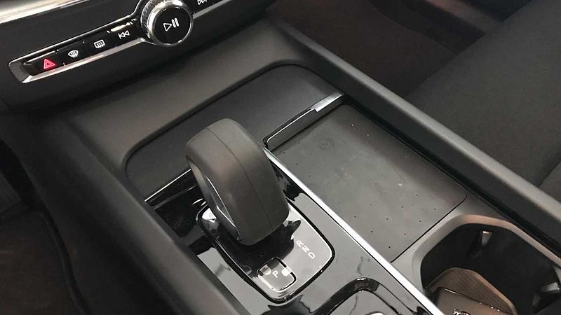 Volvo  XC60 Momentum Pro, B4 mild hybrid (gasolina)